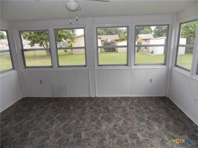 Building Photo - 1309 Azalea Ln