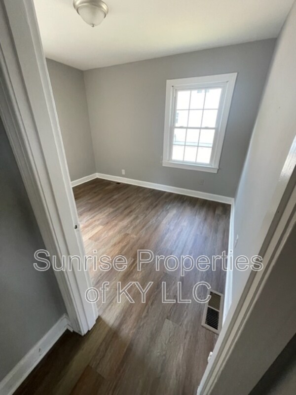 Building Photo - 4814 Westside Dr