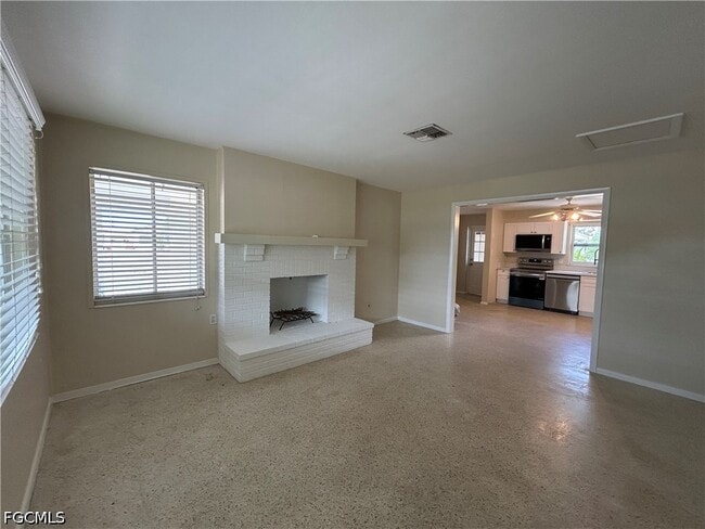 Building Photo - 4320 Pine Lake Rd