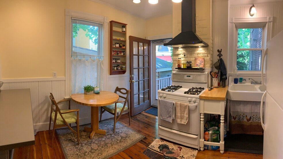 Kitchen Pic 1 - 16 Dresden St