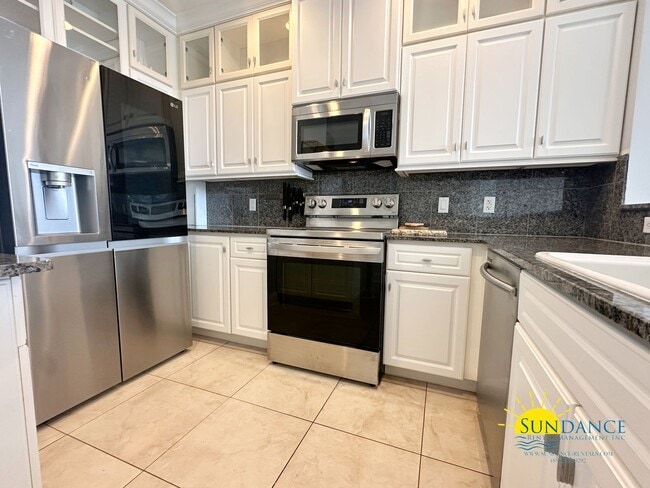 Building Photo - Beautiful Partially Furnished Condo in Downtown Fort Walton Beach!