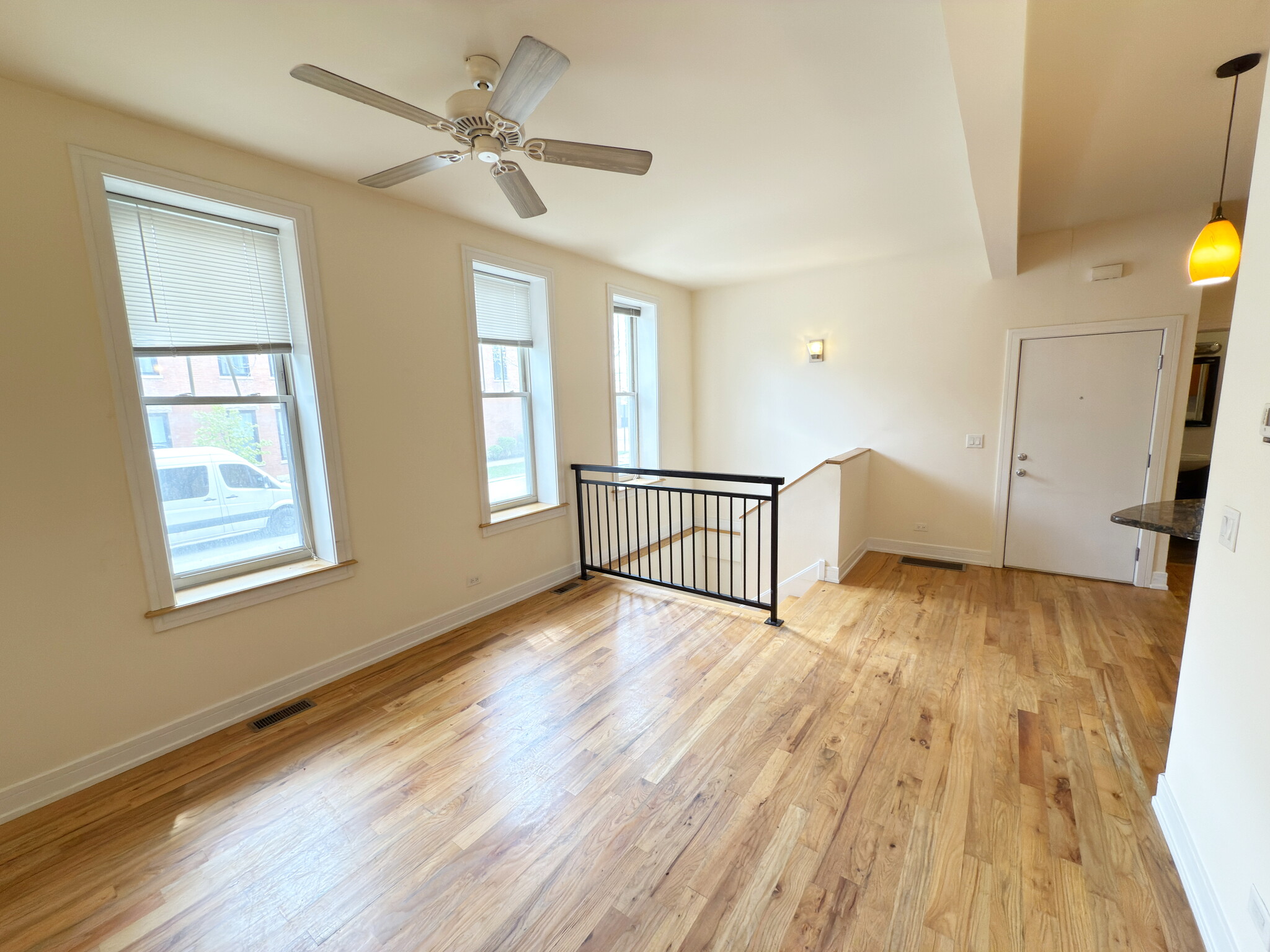 Building Photo - 2835 N Damen Ave