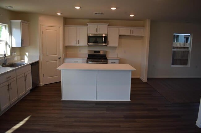 Building Photo - 1316 eagle crest court