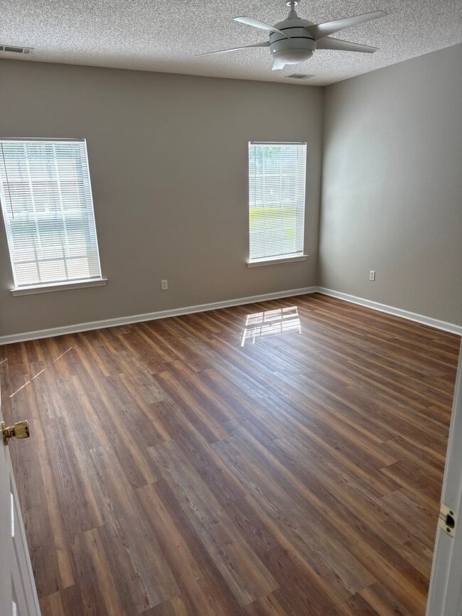 Building Photo - New floors, just painted, and all new appliances!!