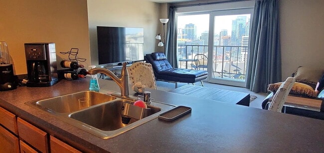 Building Photo - "Charming 1-Bedroom Oasis in the Heart of Jersey City – Your Perfect Urban Retreat!"