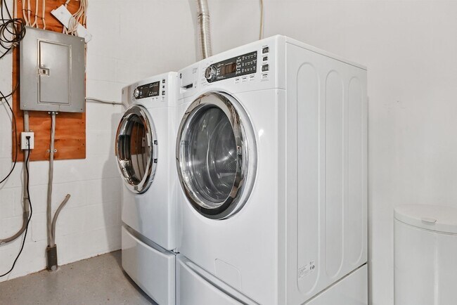 Building Photo - 122 Jefferson St