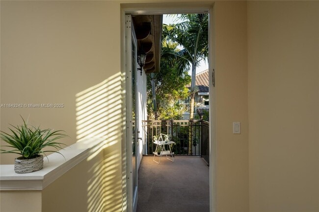 Building Photo - 2969 St Thomas Dr