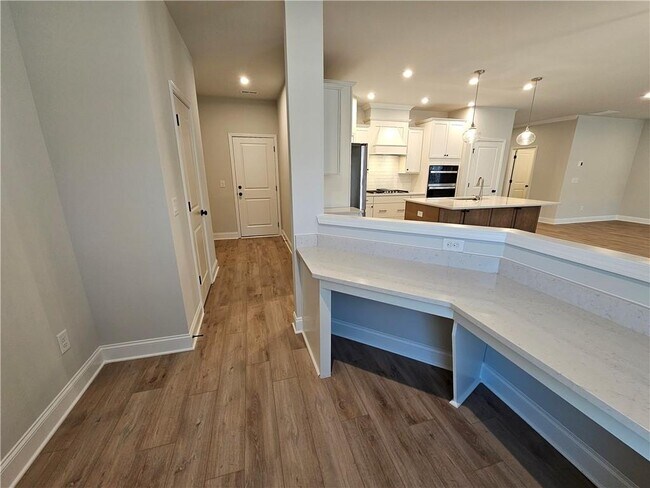 Building Photo - 5030 Sierra Creek Dr NE