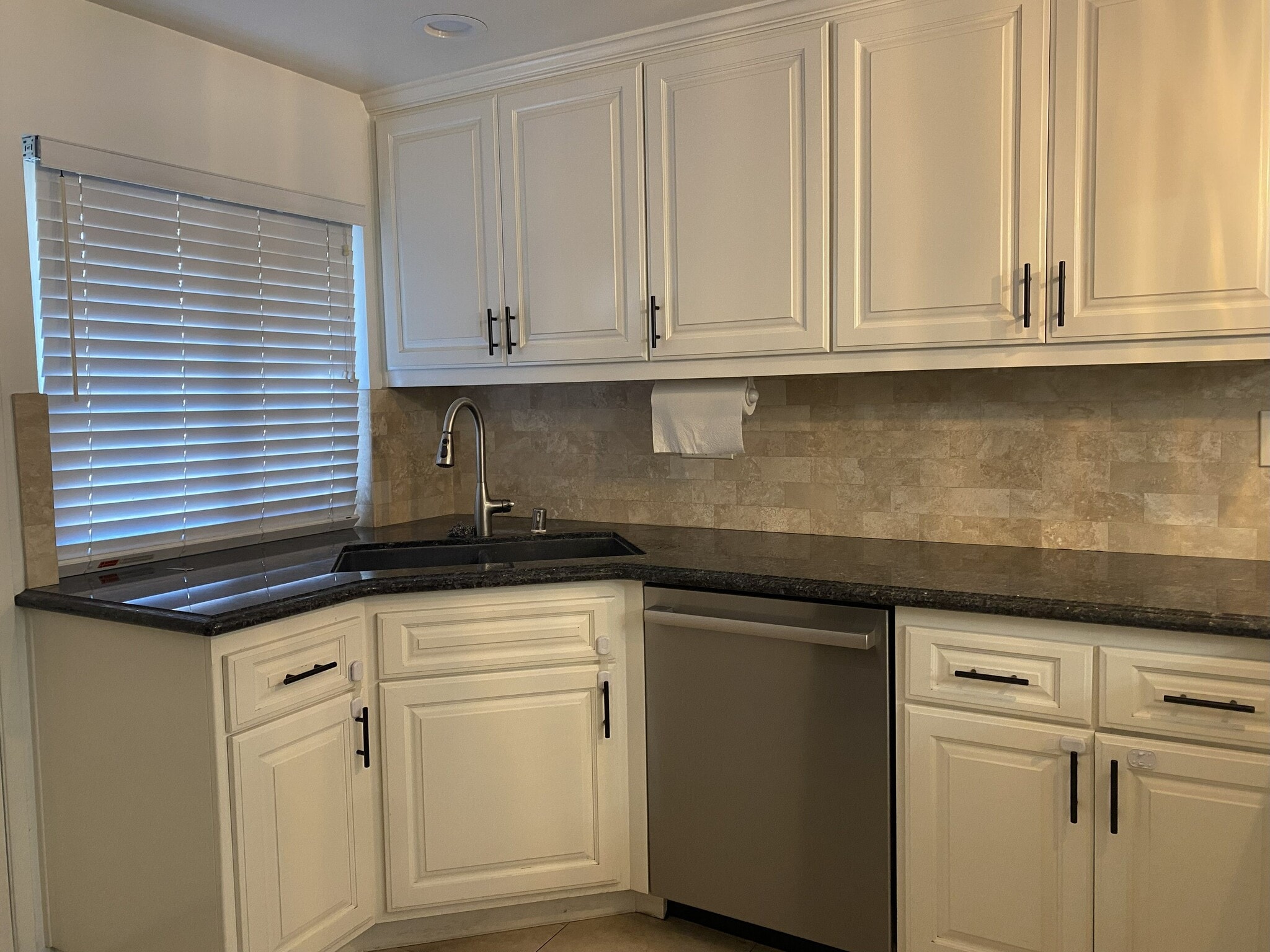 Building Photo - 4846 Larwin Ave