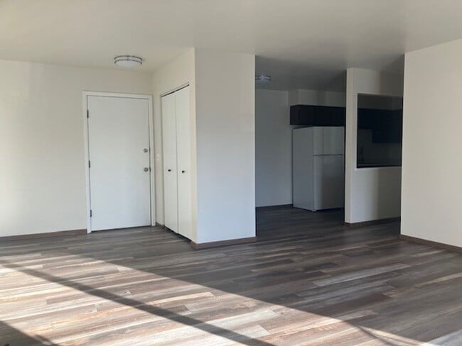 Building Photo - 112 S Wisconsin St