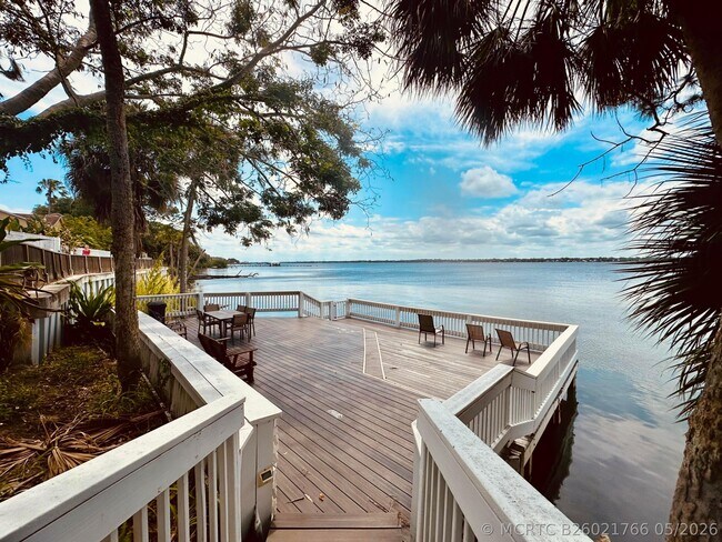 Building Photo - 225 S Tropical Trail