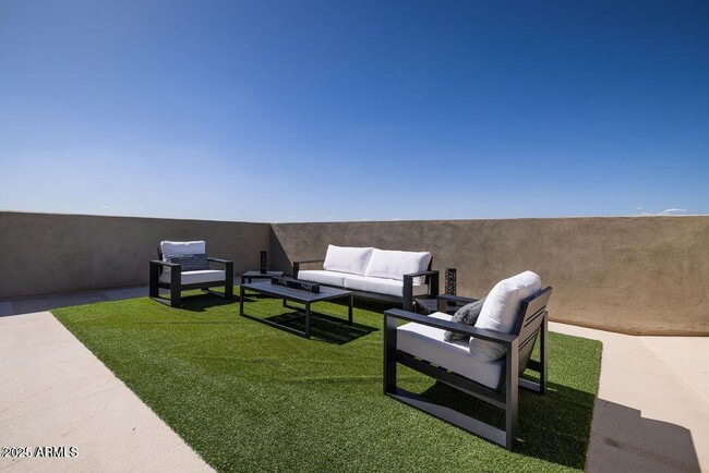 Building Photo - 7347 E Vista Bonita Dr
