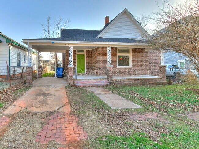 Building Photo - 611 E Springer Ave