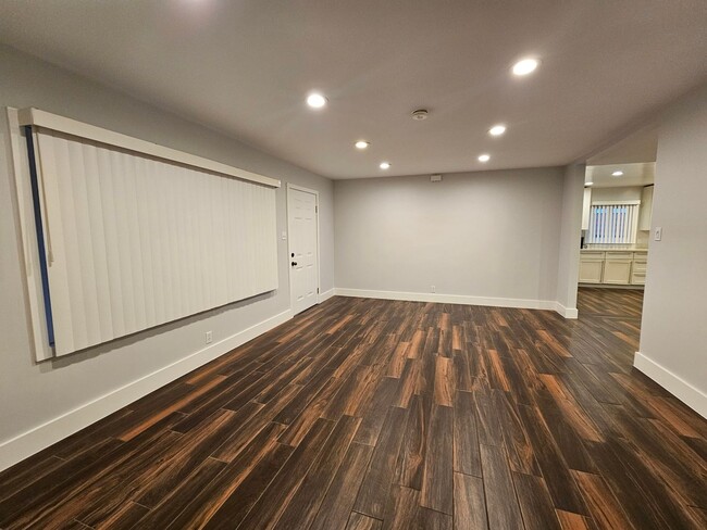 Building Photo - 2 Bed, 1 Bath Home in East Richmond Heights