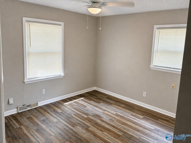 Building Photo - 2607 Bonnieview Dr NW