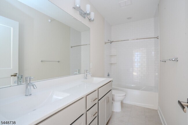 Building Photo - 112 Village Dr