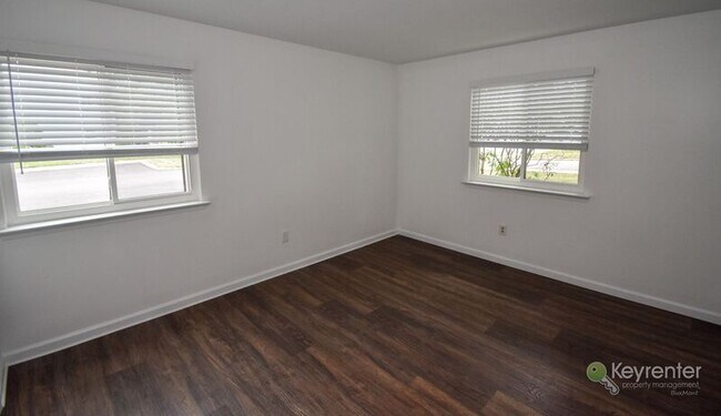 Building Photo - 115 Hickory Ct