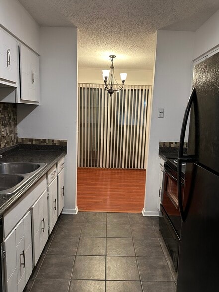 Building Photo - 5653 Encino Cv