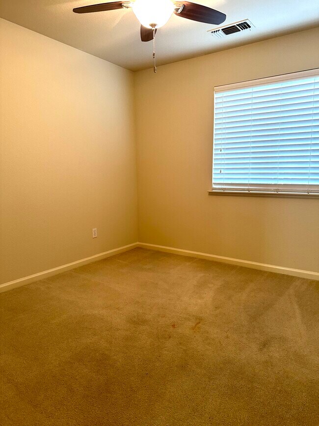 Building Photo - 238 Westbury Ln