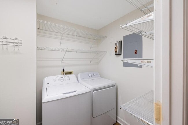 Building Photo - 1410 Club Dr