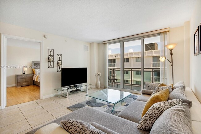 Building Photo - 6917 Collins Ave