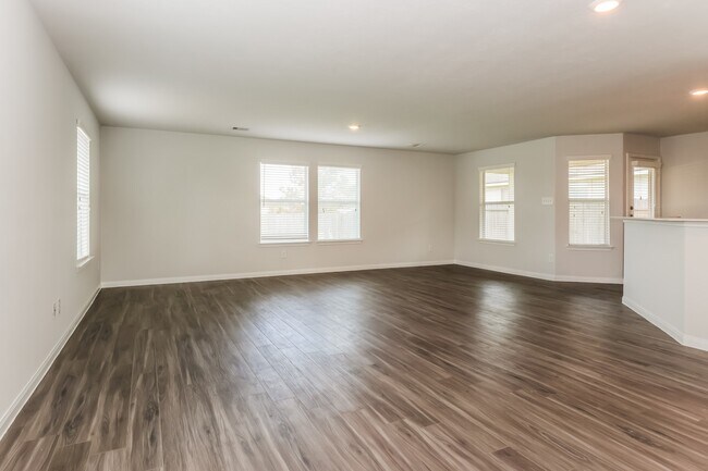 Building Photo - 5623 Latta Plantation Dr