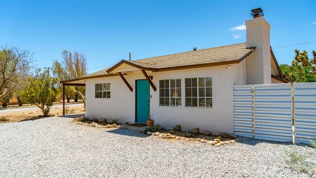 Building Photo - Fully Furnished Home in Yucca Valley