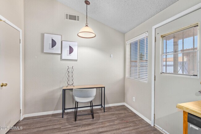 Building Photo - 5120 W Willow Ave