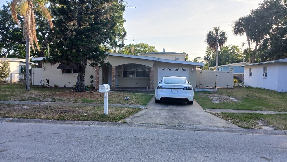 Building Photo - 2286 Sherwood Dr