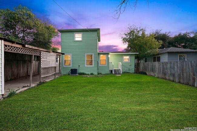 Building Photo - 333 Haggin St