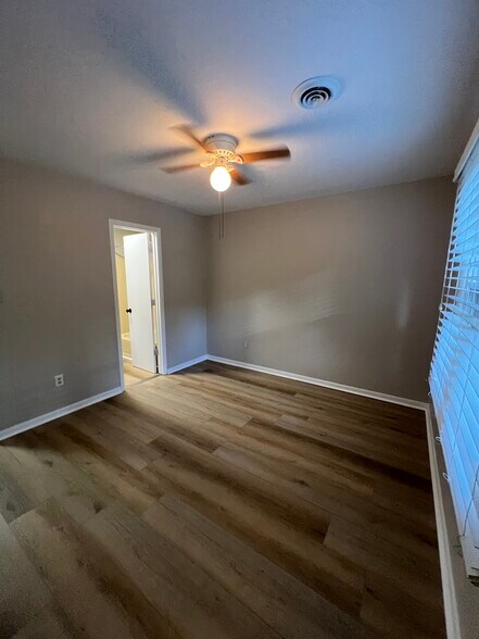 Building Photo - 1838 Ferncreek Pl