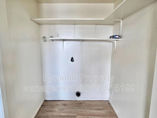 Building Photo - 5571 S 2800 W