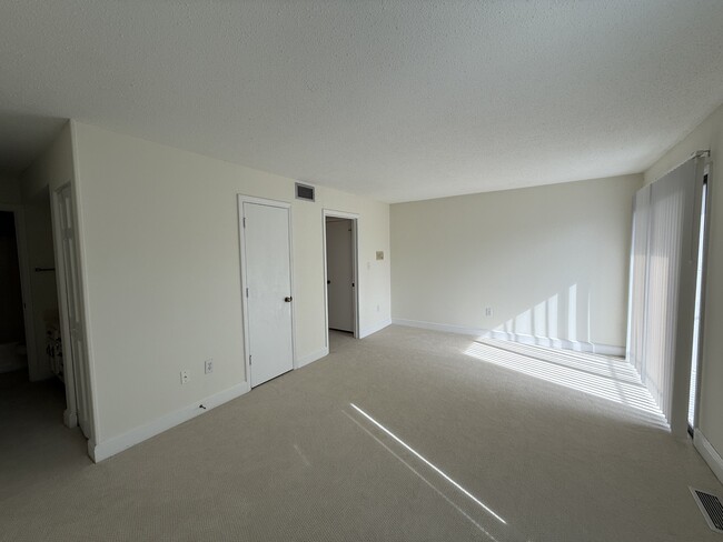 Building Photo - 155 Beaufort Ct