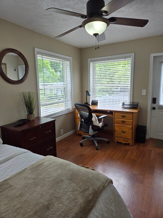 Building Photo - 487 Kentucky Ave