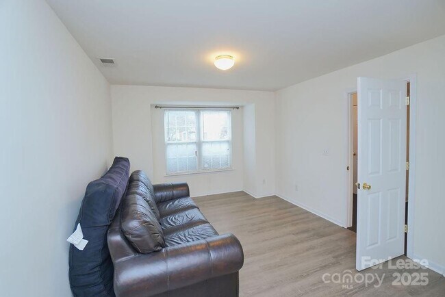 Building Photo - 9858 Treeside Ln