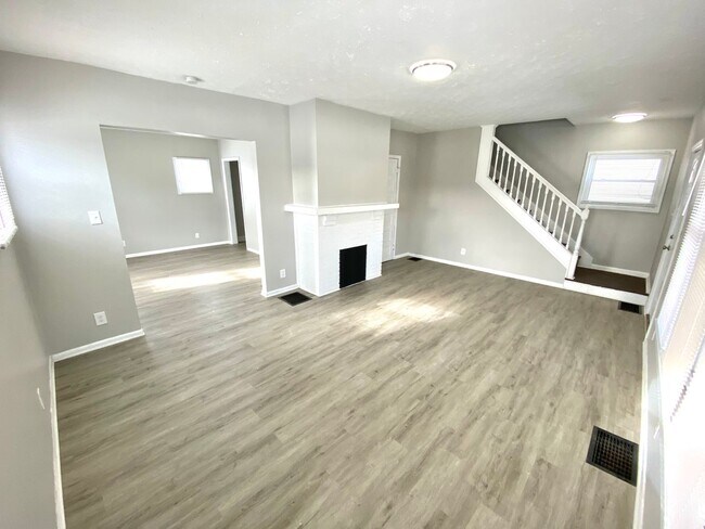 Building Photo - Newly Rehabbed Single Family in Dayton!: N...