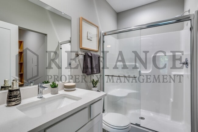 Building Photo - 4930 N Vassar Ave