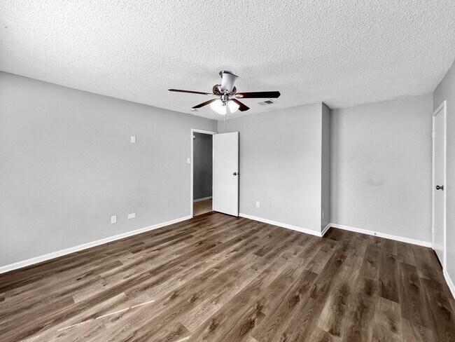 Building Photo - Charming 3-Bed, 2-Bath Home in Lewisville with Open Floor Plan & Fireplace