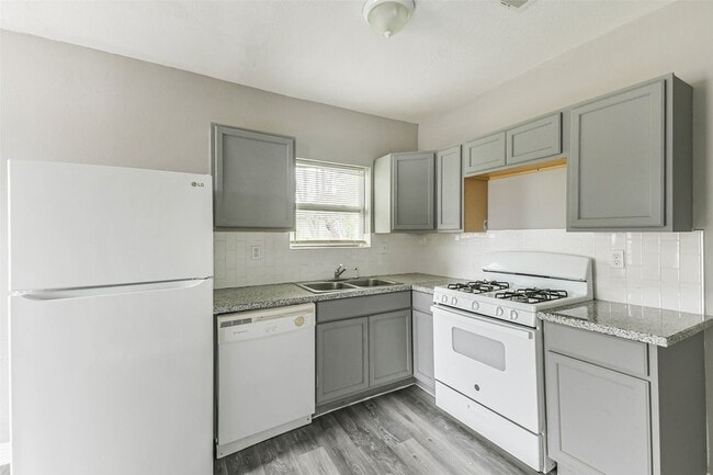 Building Photo - 9839 Racine St