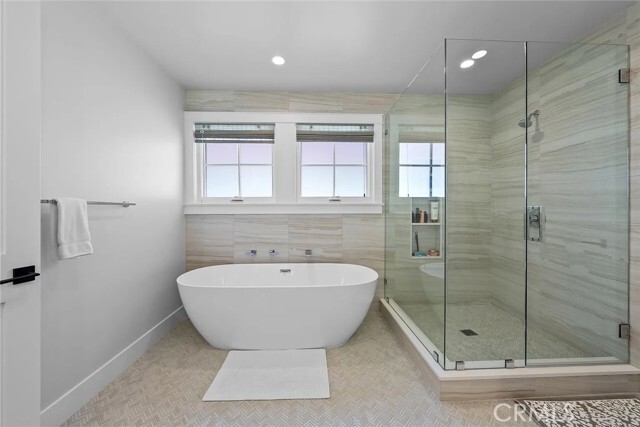 Building Photo - 309 Crest Dr