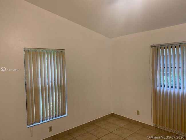 Building Photo - 2499 River Reach Dr