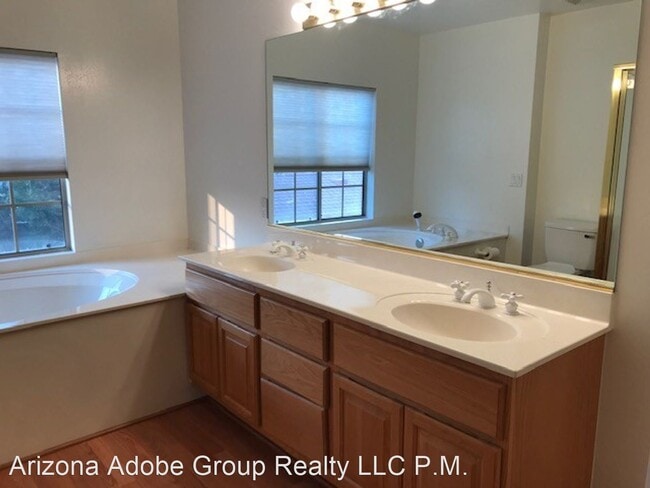 Building Photo - 2 br, 2 bath House - 511 S. Sawmill Gardens