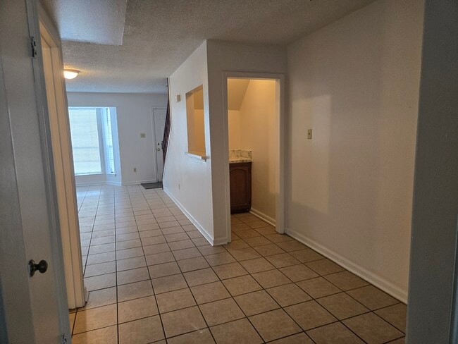 Building Photo - 113 Oak Ridge Ave