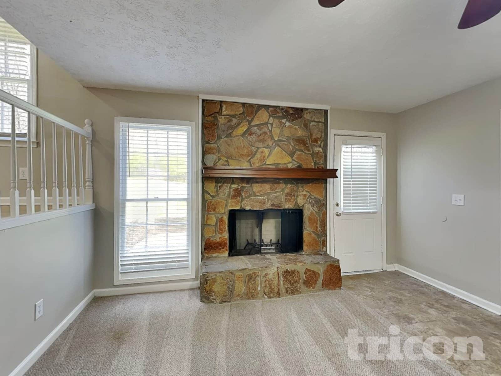 Building Photo - 425 Monivea Ln