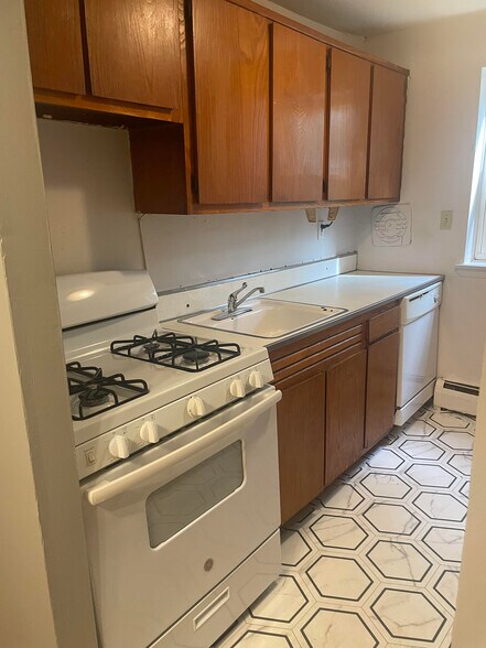 Building Photo - 70 Farmington Ave