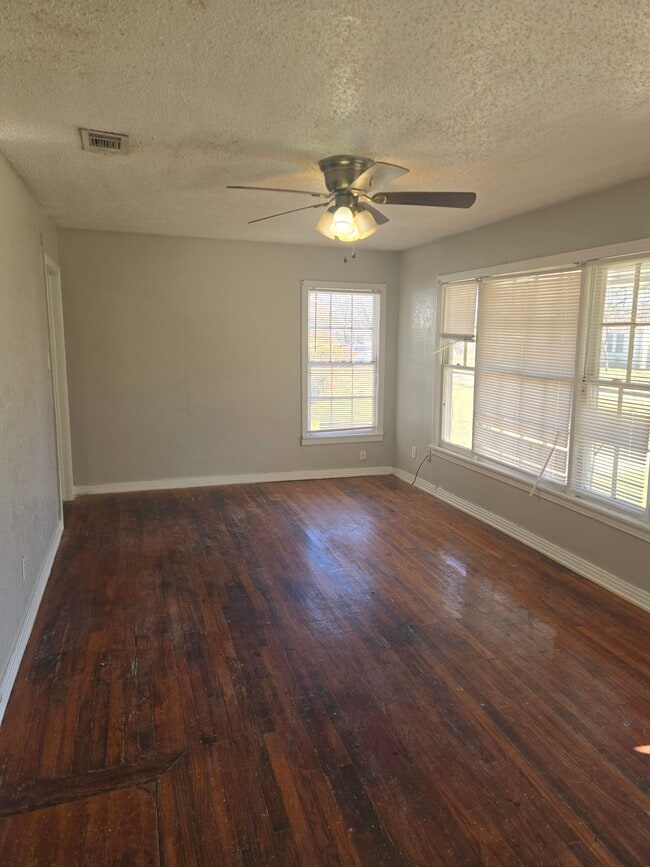 Building Photo - 3109 Fadal Ave