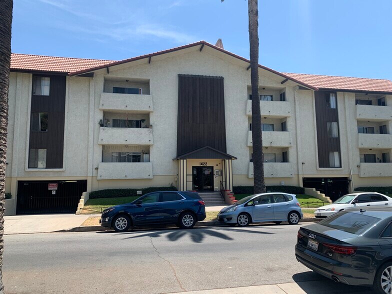 Building - 1422 Rock Glen Ave