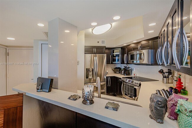 Building Photo - 6767 Collins Ave