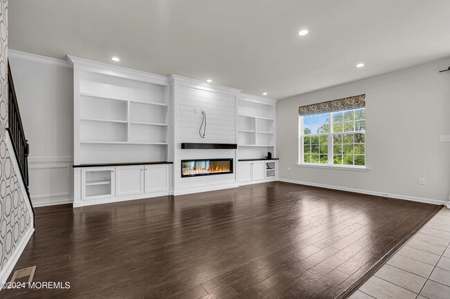 Building Photo - 44 Begonia Ln
