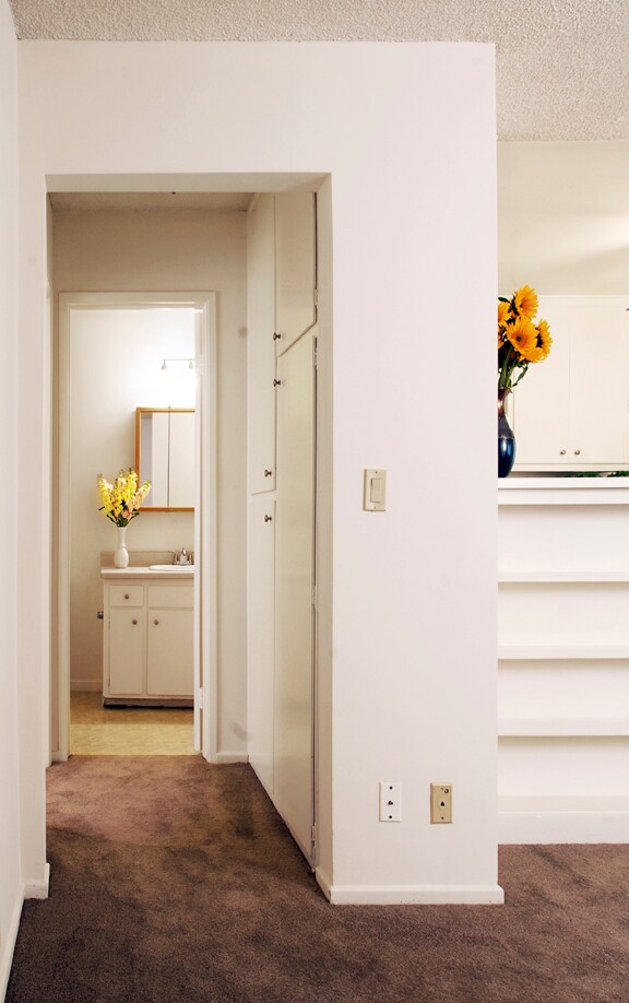 Building Photo - 6671 Berkshire Terrace